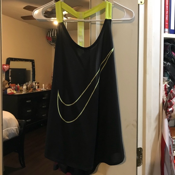 Nike Tops - Nike workout shirt